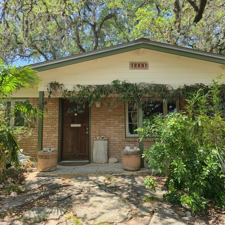 1111 W Oltorf St in Austin, TX - Building Photo