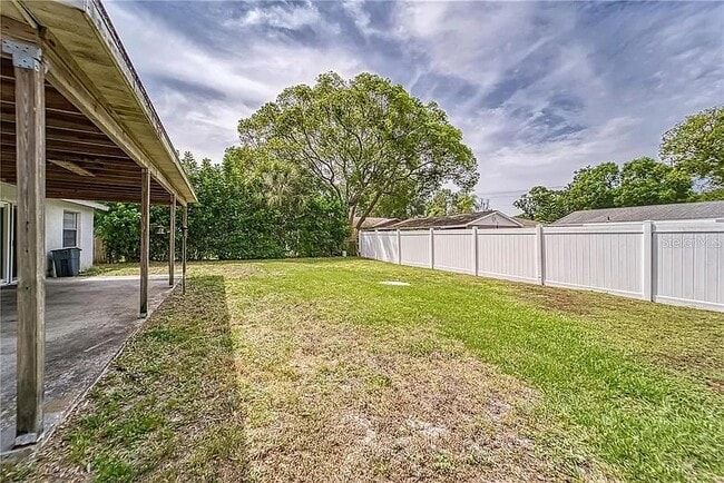 600 6th Ave SE in Largo, FL - Foto de edificio - Building Photo