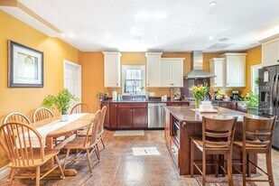 39 Melvin St, Unit 1 in Wakefield, MA - Building Photo