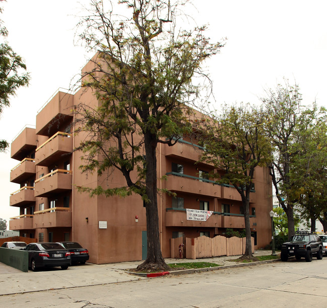 Village Villa Apartments in Los Angeles, CA - Foto de edificio - Building Photo