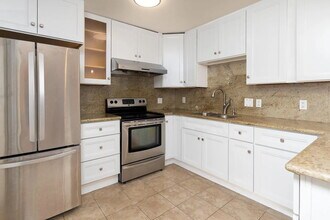 1825 Shore Line Dr in Alameda, CA - Building Photo - Building Photo