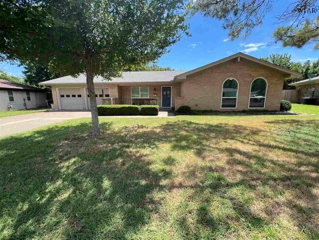3505 Regina Cir
