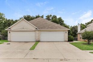 4050 Cottage Park Ct in Arlington, TX - Building Photo