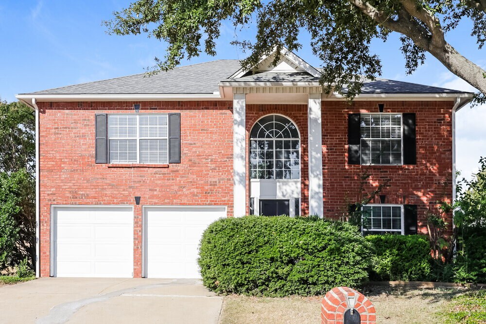 5528 Royal Meadow Ln in Arlington, TX - Building Photo
