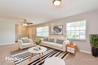 833 Pine Forest Trail W in Port Orange, FL - Foto de edificio - Building Photo