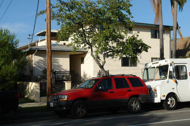 Lanai Apartments in Santa Barbara, CA - Building Photo - Building Photo