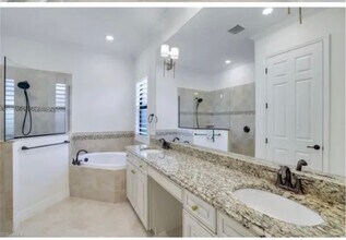 2806 Aviamar Cir in Naples, FL - Building Photo - Building Photo