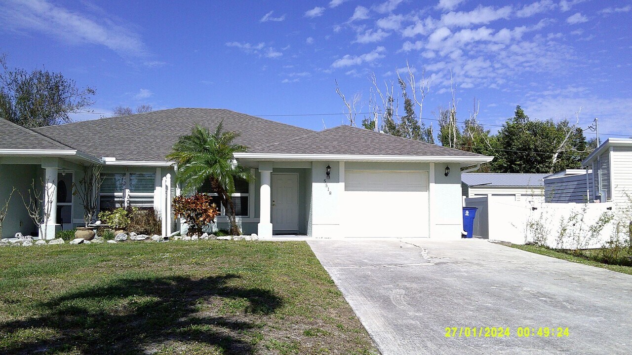 5518 Phillips St in Bokeelia, FL - Building Photo