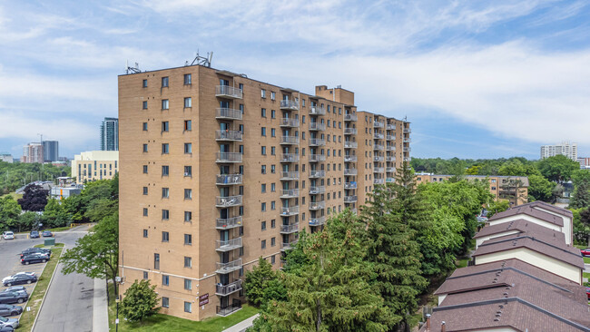 80 Orenda Ct in Brampton, ON - Building Photo - Building Photo
