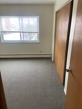 1691 Robinwood Ave, Unit 107 in Lakewood, OH - Building Photo - Building Photo