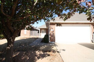 11313 NW 121st Pl in Yukon, OK - Building Photo