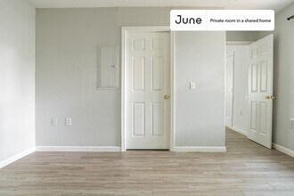 Private bedroom in 3 bed/2 bath Home in Austin, TX - Building Photo - Building Photo