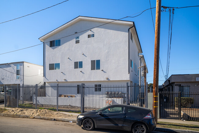 11503 New Hampshire Ave in Los Angeles, CA - Building Photo - Building Photo