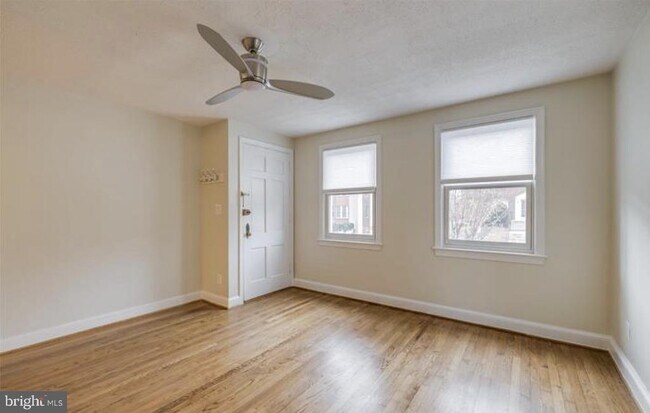 1509 N Rhodes St in Arlington, VA - Building Photo - Building Photo