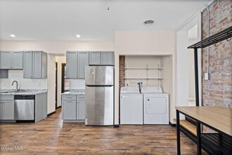 821 23rd St in Watervliet, NY - Building Photo - Building Photo