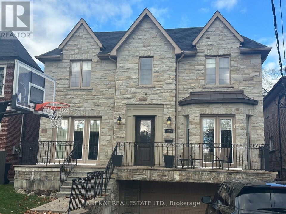 622 Coldstream Ave in Toronto, ON - Building Photo