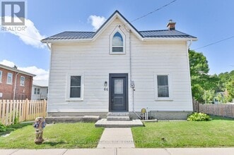 44 Metcalf St in Tweed, ON - Building Photo - Building Photo