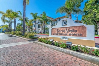 Tierra Vista in Oxnard, CA - Foto de edificio - Building Photo