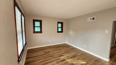 4907 Heege Rd, Unit 4907 in St. Louis, MO - Foto de edificio - Building Photo