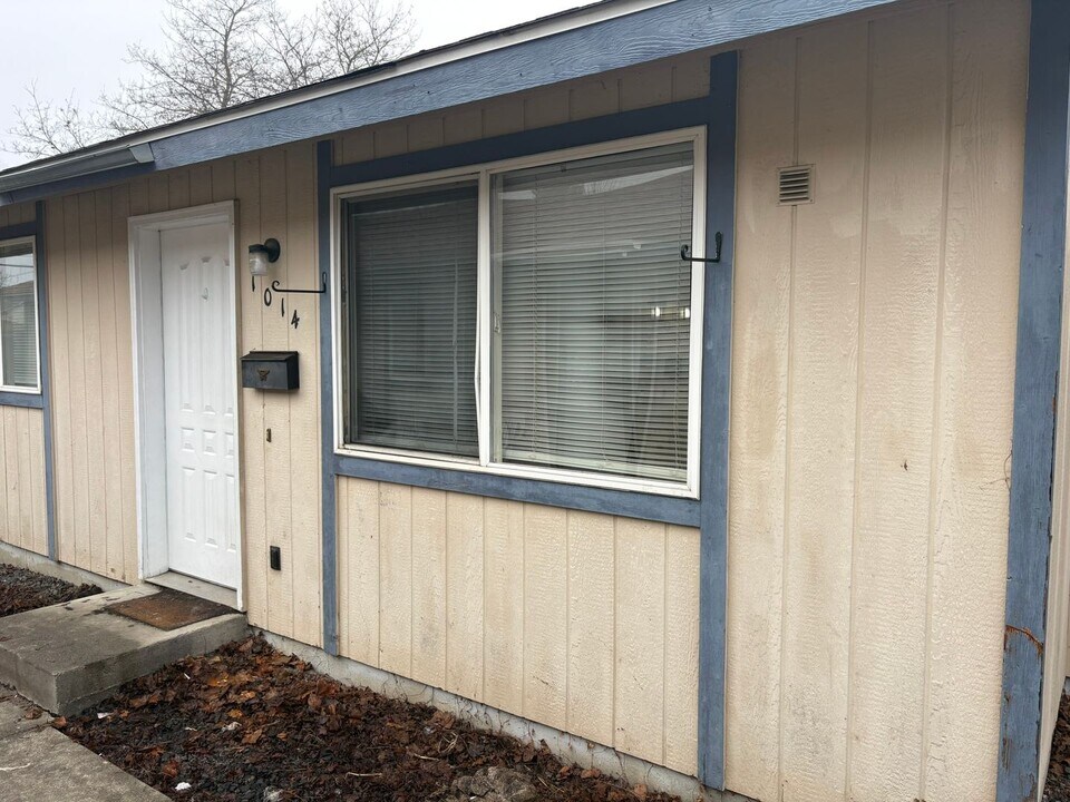 1014-1016 E Crown Ave in Spokane, WA - Building Photo
