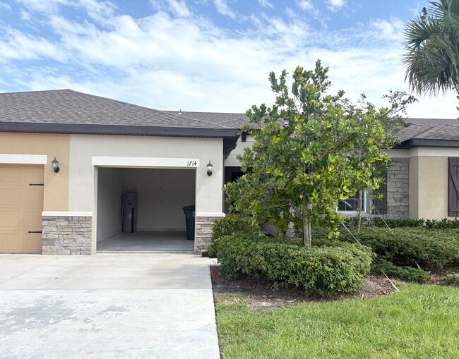 1714 Party Pl in Fort Pierce, FL - Building Photo - Building Photo