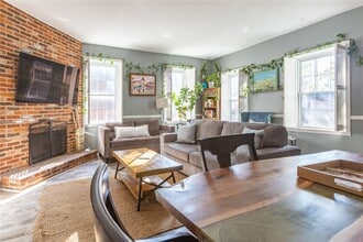 906 Hickory St in St. Louis, MO - Building Photo - Building Photo