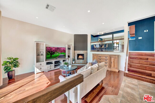 22525 Sherman Way-Unit -202 in Los Angeles, CA - Building Photo - Building Photo