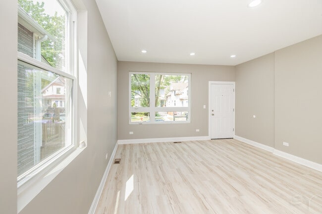 1044 N Springfield Ave in Chicago, IL - Building Photo - Building Photo