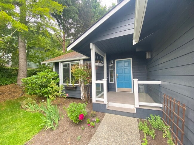 12525 93rd Ave NE in Kirkland, WA - Building Photo - Building Photo