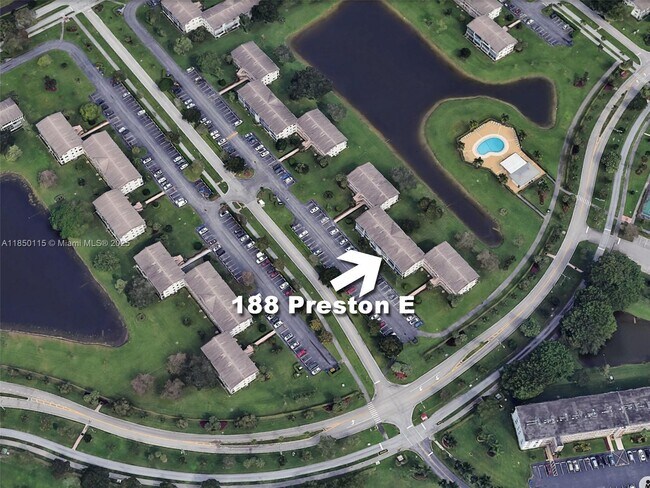 188 Preston Way in Boca Raton, FL - Foto de edificio - Building Photo