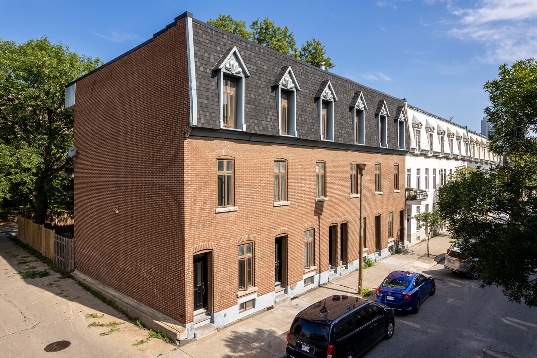 2517 Coursol Rue in Montréal, QC - Building Photo