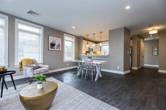 Willets Landing in West Roxbury, MA - Foto de edificio - Building Photo