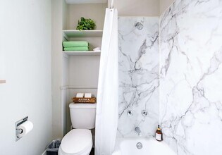 605 Dennison Ave in Columbus, OH - Foto de edificio - Building Photo