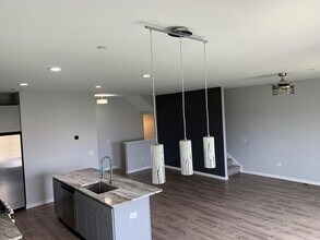 906 Gillespie Ln in Yorkville, IL - Building Photo - Building Photo