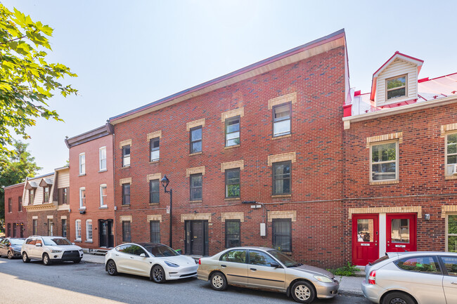 1872 Saint-Timothée Rue in Montréal, QC - Building Photo - Building Photo