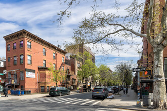 141 Ross St in Brooklyn, NY - Foto de edificio - Building Photo