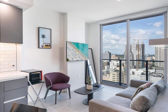 227 NE 2nd St in Miami, FL - Foto de edificio - Building Photo