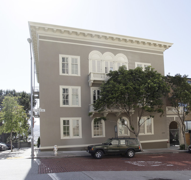 2701 Larkin St in San Francisco, CA - Building Photo - Building Photo