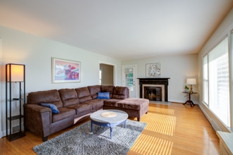 8006 Watterson Trail in Louisville, KY - Building Photo - Building Photo