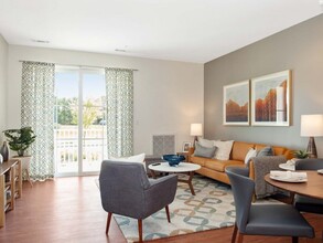 Residences at Great Pond in Randolph, MA - Foto de edificio - Building Photo