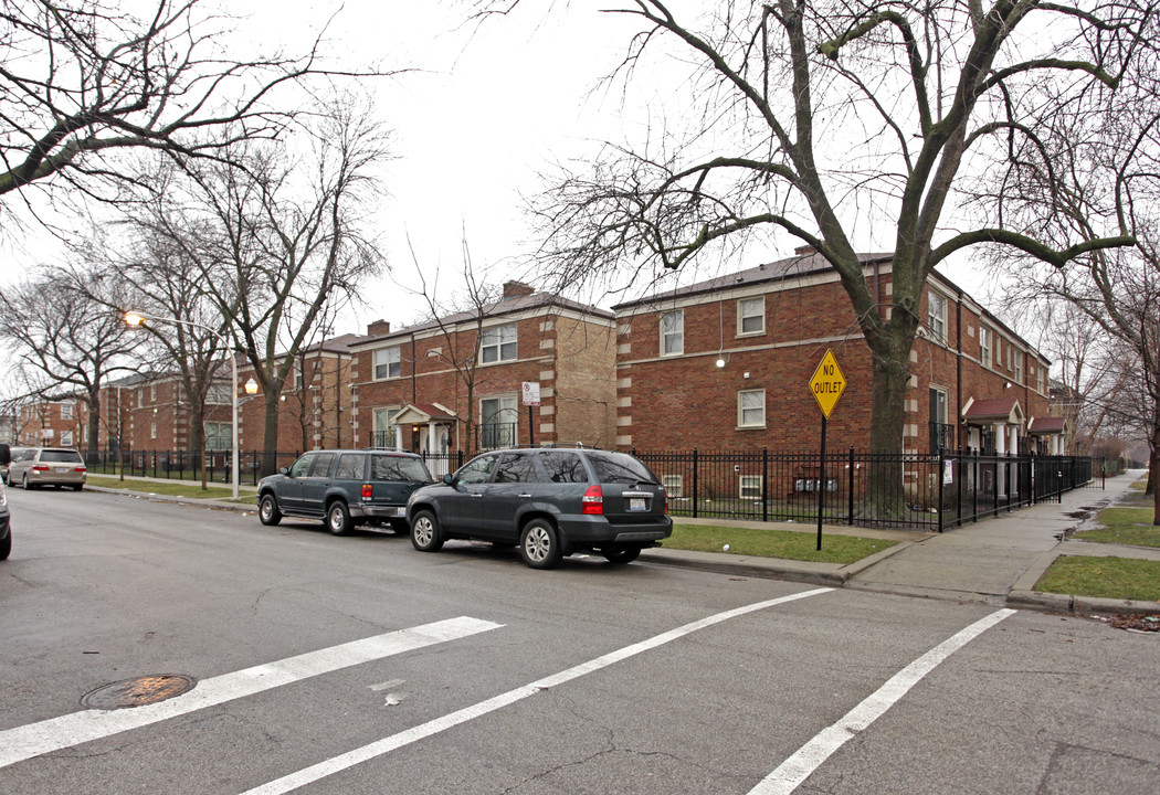 2145-2155 W Highland Ave in Chicago, IL - Building Photo