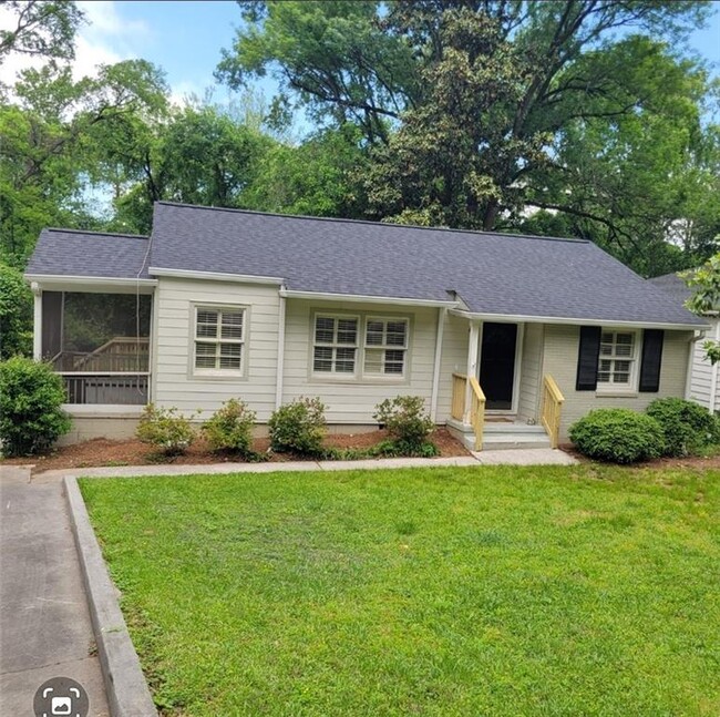 property at 990 Lindridge Dr NE