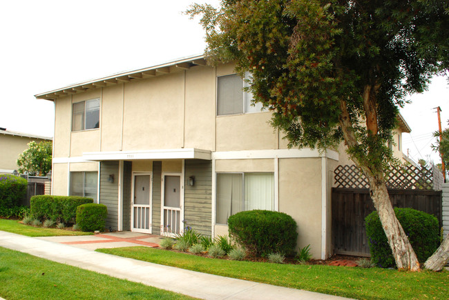 7721 Ellis Ave in Huntington Beach, CA - Building Photo - Building Photo