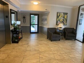 3499 Oaks Way in Pompano Beach, FL - Building Photo - Building Photo
