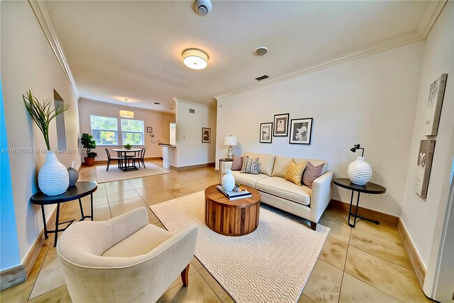 7 Montilla Ave in Coral Gables, FL - Foto de edificio - Building Photo
