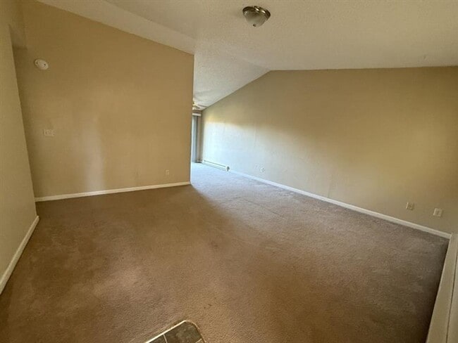 18675 NW Shadow Ln in Portland, OR - Building Photo - Building Photo