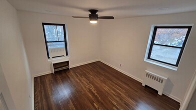 165 Vroom St, Unit 2J in Jersey City, NJ - Foto de edificio - Building Photo