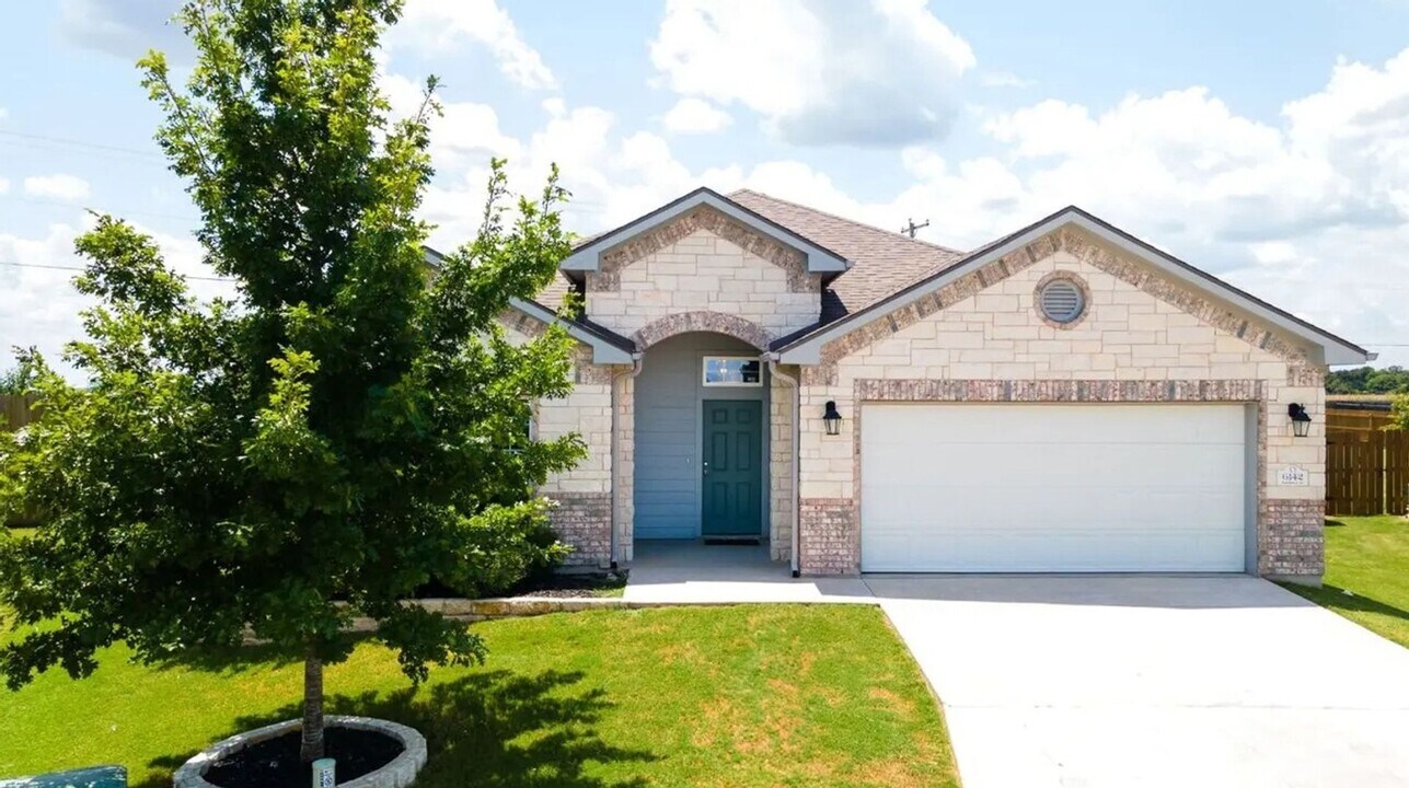 6142 Fairburn in Temple, TX - Building Photo