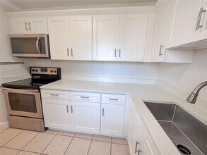 7745 SW 86th St in Miami, FL - Foto de edificio - Building Photo