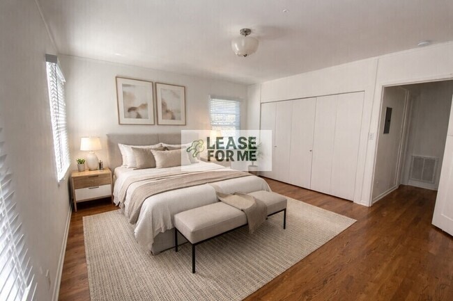 property at 1229 1/2 Smithwood Dr